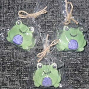 Mini frog bath bomb