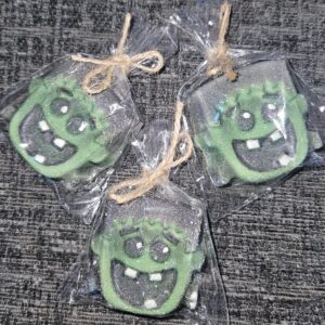 Frankenstein mini bath bomb