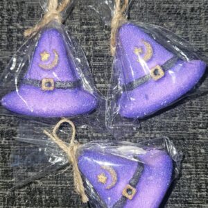 Witches hat mini bath bomb